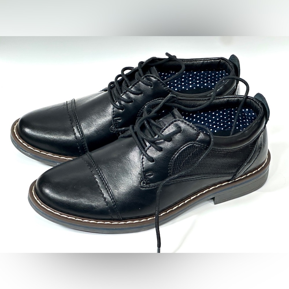 NWOT Steve Madden Black Leather Boys Shoes Size 2